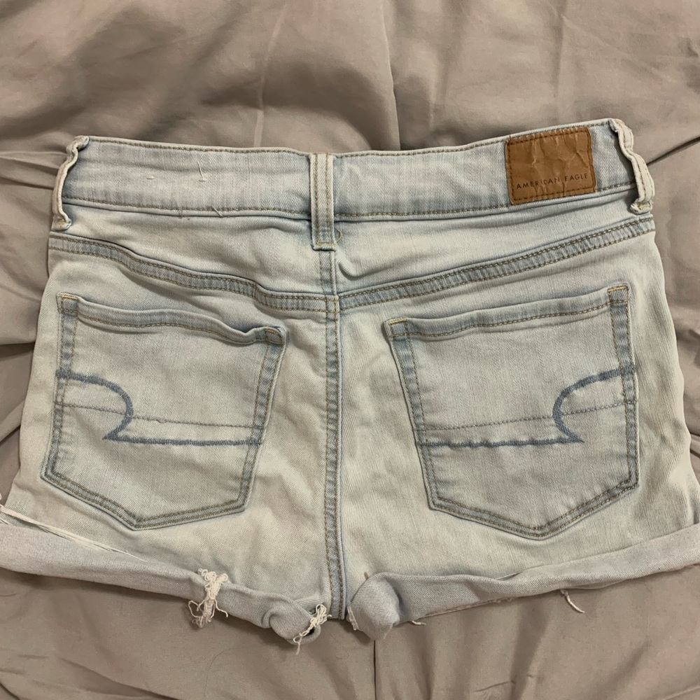 American Eagle Size 2 Hi Rise Shortie Light Wash